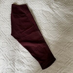Lululemon | Burgundy-Maroon Capris Sz 6